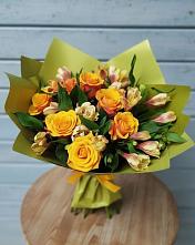 Букет цветов из:  Альстромерии и Розы в Еткуль