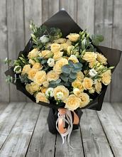 Букет цветов из:  Розы и Лизиантусы в Еткуль