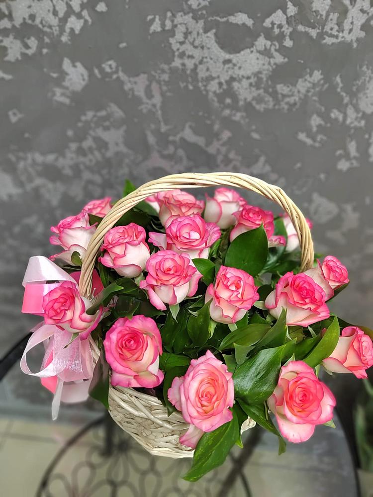 Цветочная композиция из Розы в корзине в Еткуль