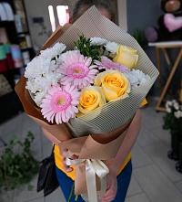 Букет цветов из:  Герберы, Розы и Хризантемы в Еткуль