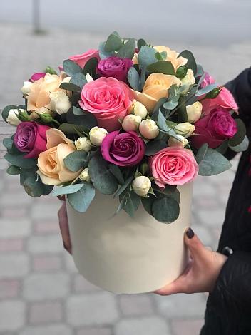 Цветочная композиция из Розы в шляпной коробке в Еткуль