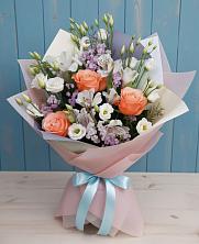 Букет цветов из:  Лизиантусы, Розы, Альстромерии и Гипсофила в Еткуль