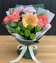 Букет цветов из:  Гвоздики, Розы, Герберы и Хризантемы в Еткуль