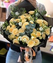 Букет цветов из:  Розы и Лизиантусы в Еткуль