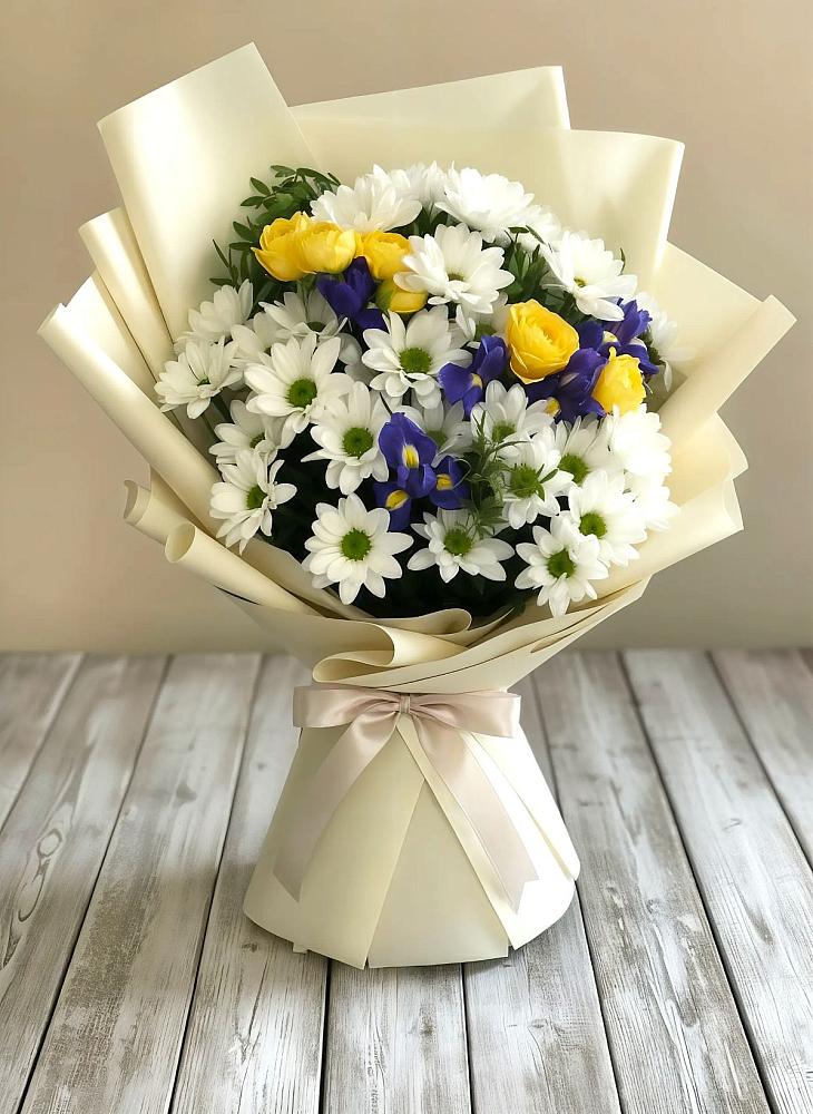 Букет цветов из: Ирисы, Хризантемы и Розы в Еткуль