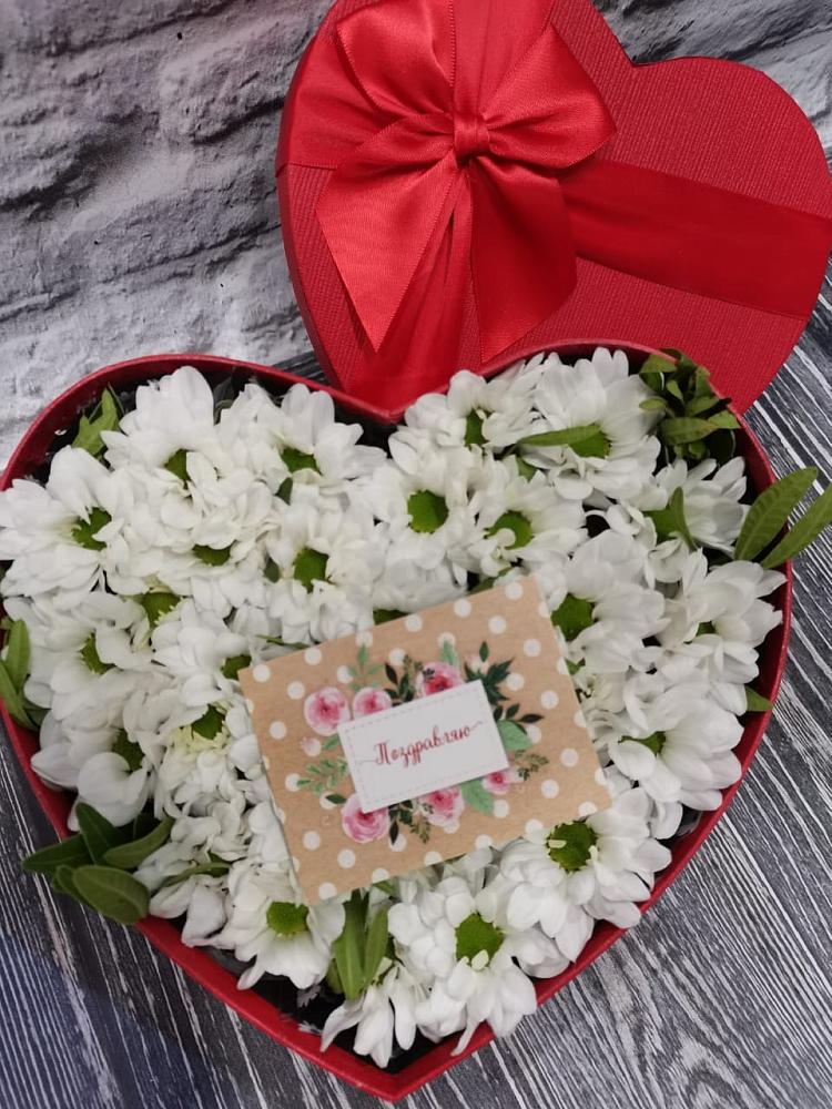 Цветочная композиция из Хризантемы в виде сердца в Еткуль