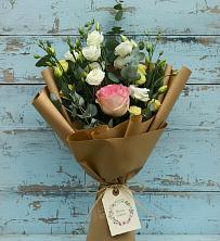 Букет цветов из:  Розы и Лизиантусы в Еткуль
