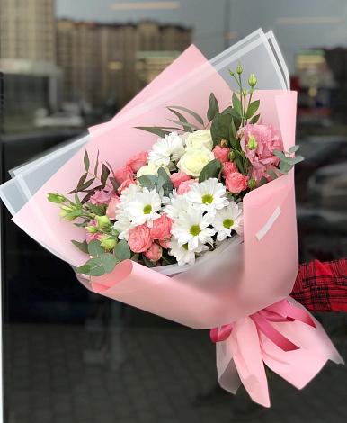 Букет цветов из: Розы, Лизиантусы и Хризантемы в Еткуль